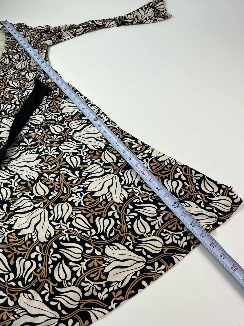Diane von Furstenberg Silk Wrap Midi Dress sz 2 Floral Brown Classic Office DVF - Picture 8 of 9